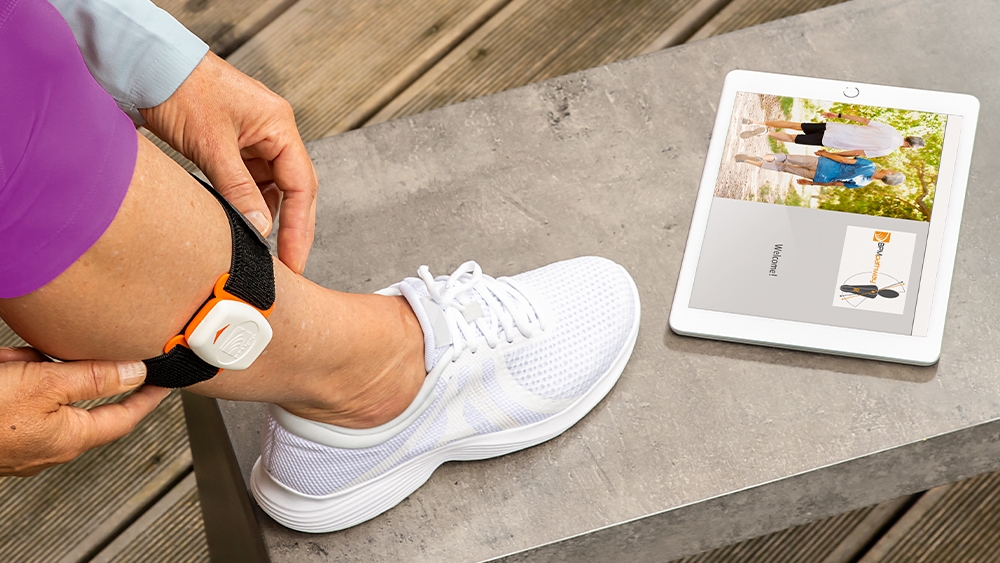 BPMpathway gebruiksvriendelijke draagbare sensor met app voor revalidatie van knie- en heuppatiënten